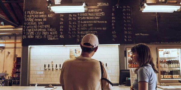 Dois Corvos taproom in Marvila